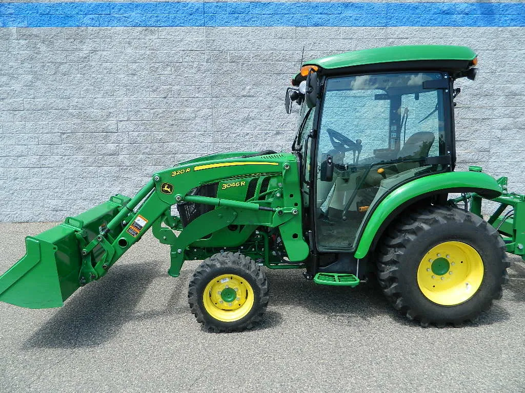 John Deere 3046R w/Loader Cab (Heat & A/C)