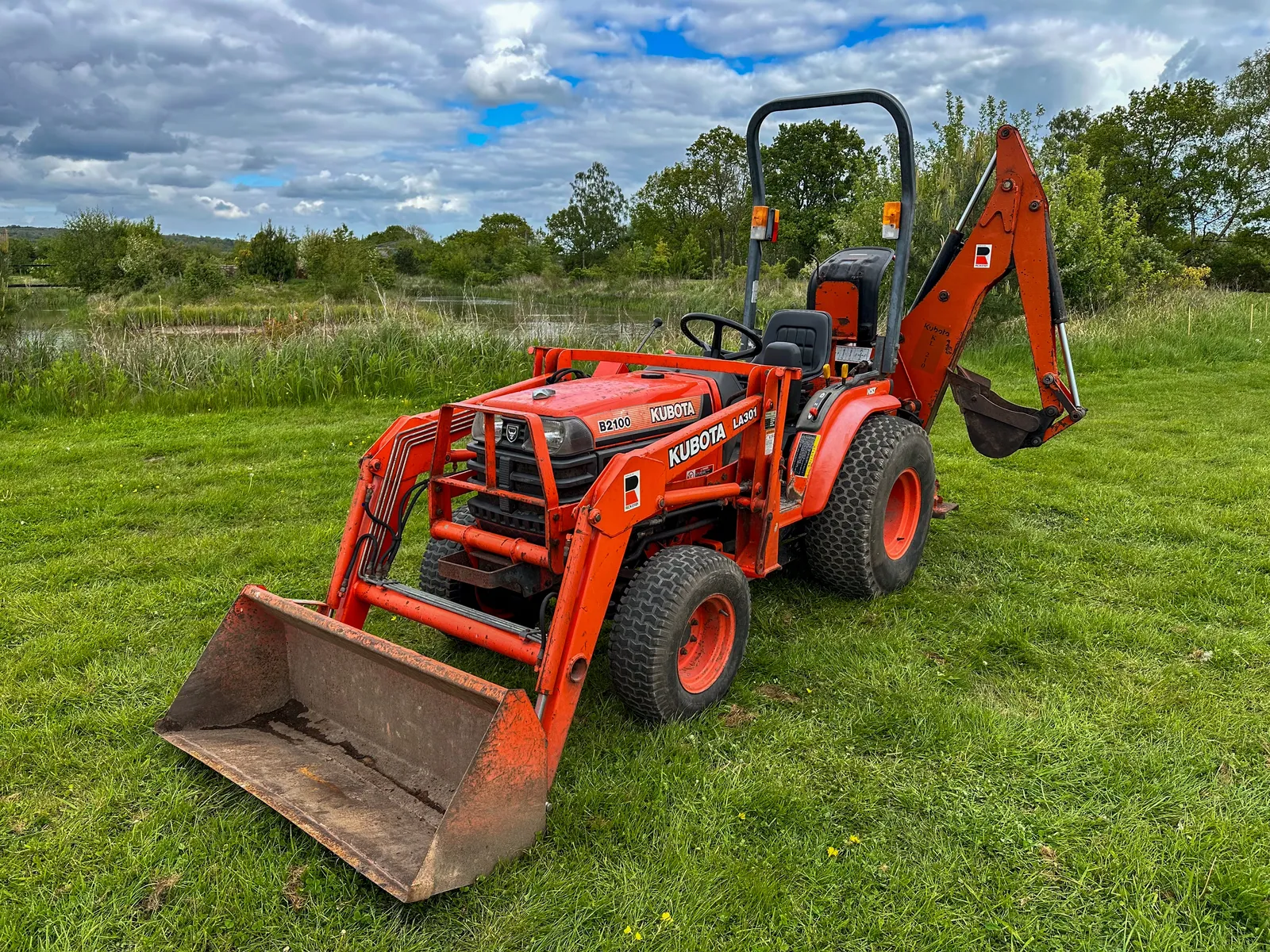 Used Kubota B2100 Compact Tractor with Front Loader and Backhoe