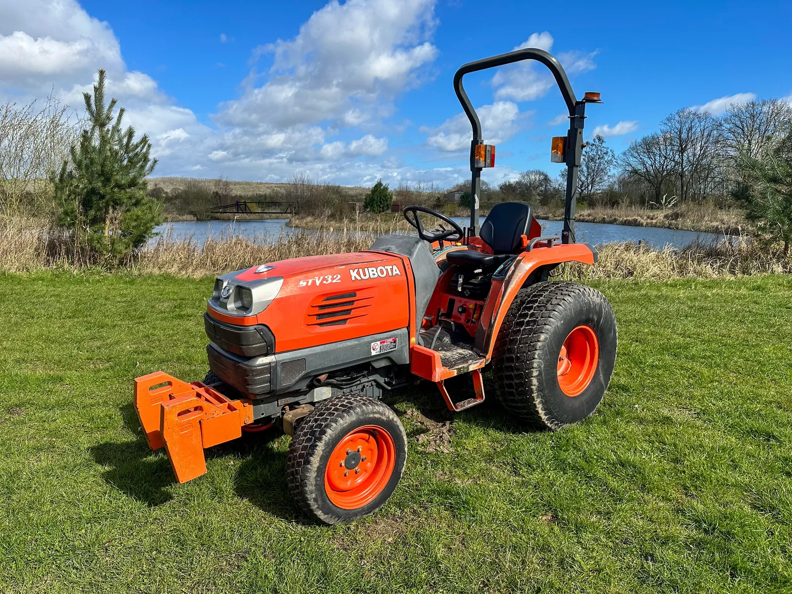 Used Kubota STV32 Compact Tractor