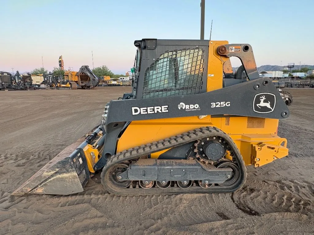 2025 John Deere 325G