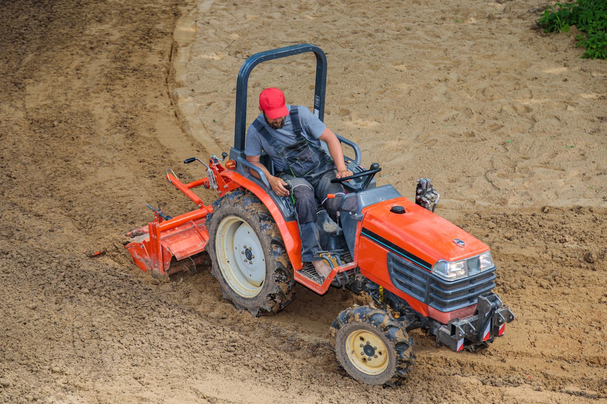 Mini Tractor Buying Guide for Europe: Features, Uses & Tips (2026)